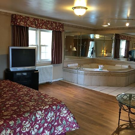 Colonie Inn And Suites Latham Bagian luar foto
