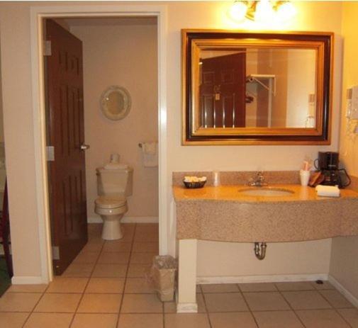 Colonie Inn And Suites Latham Bagian luar foto