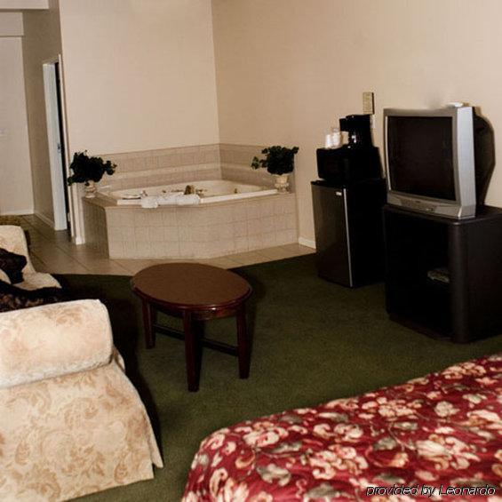 Colonie Inn And Suites Latham Bagian luar foto